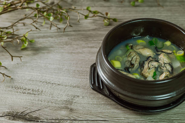 매생이 굴국 &amp; 샤블리(Chablis) 와인 페어링｜바다의 깊은 숨결과 석회질의 산미가 맞닿는 지점에서