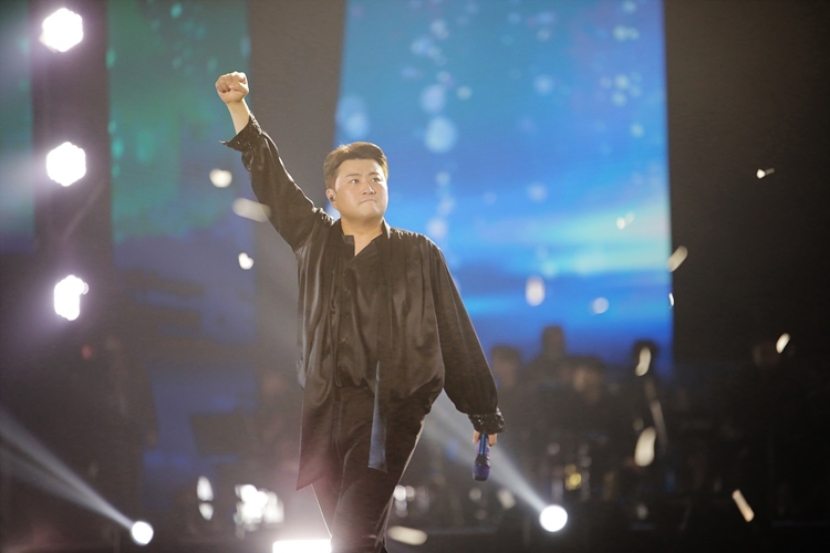 CGV가 가수 김호중의 세 번째 음악 영화 ‘바람 따라 만나리 : 김호중의 계절’을 2D와 스크린X로 단독 개봉한다.