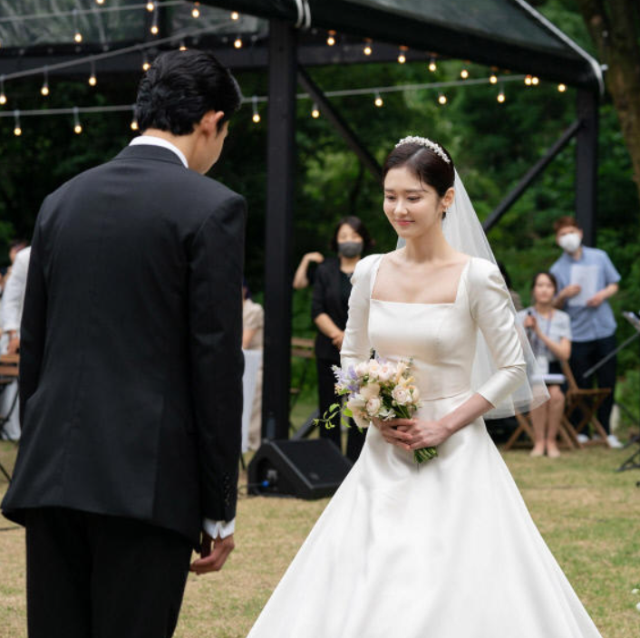 배우 장나라와 남편 정하철 감독의 결혼식 웨딩드레스 이미지