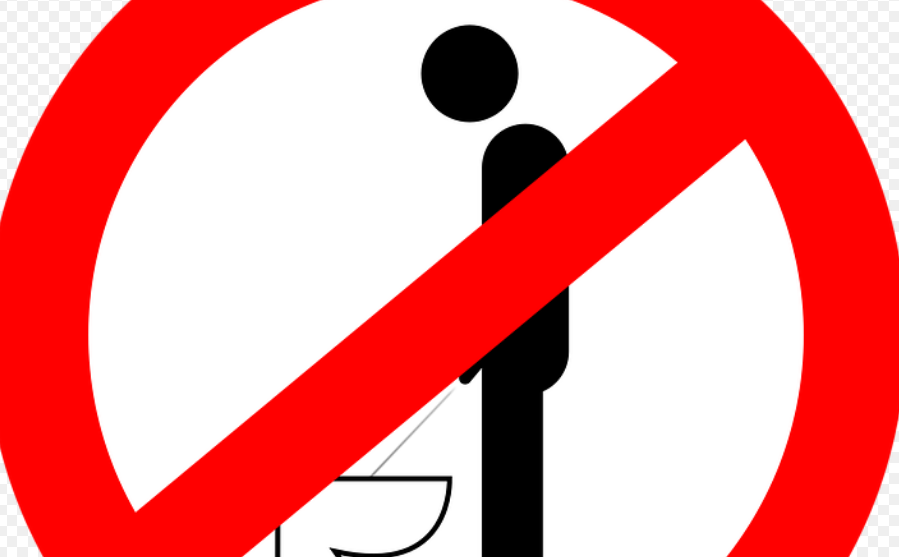 황달에 좋은 음식을 살펴 보기 이전에 황달 증상을 알아보기 위해 소변을 보고 있는 모습