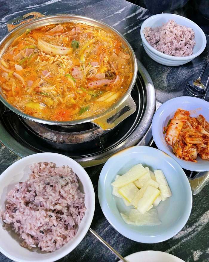 생방송 오늘저녁 여의나루 여의도 수요미식회 햄폭탄 부대찌개 맛집