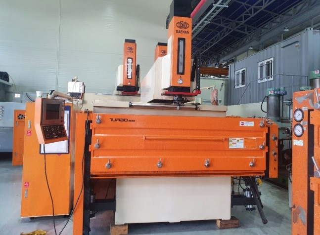 중고 대한방전기 대형 3500CNC방전기