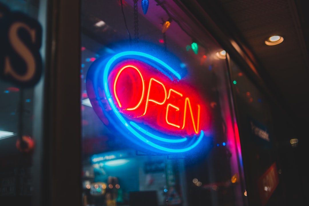 opening — 핵심 행위(계좌를 여는 것)을 가장 직접적으로 나타냅니다. 필요 시 표준 용어로는 account opening을 사용해도 좋습니다(예 Online account opening, Remote account opening).