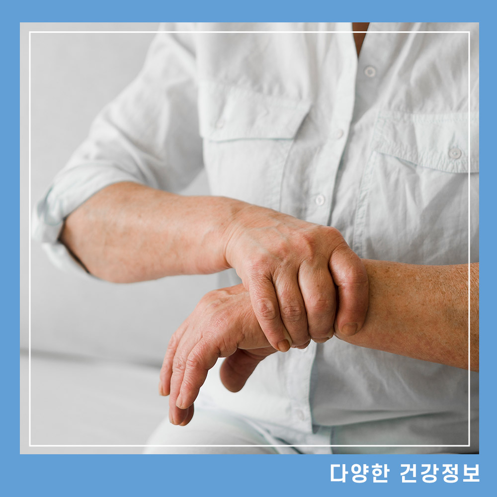 손가락 꺾기 뼈소리 관절 통증 두꺼워질까