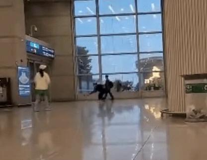 인천공항에서 테니스쳐요.jpg 인천공항에서 테니스쳐요.jpg