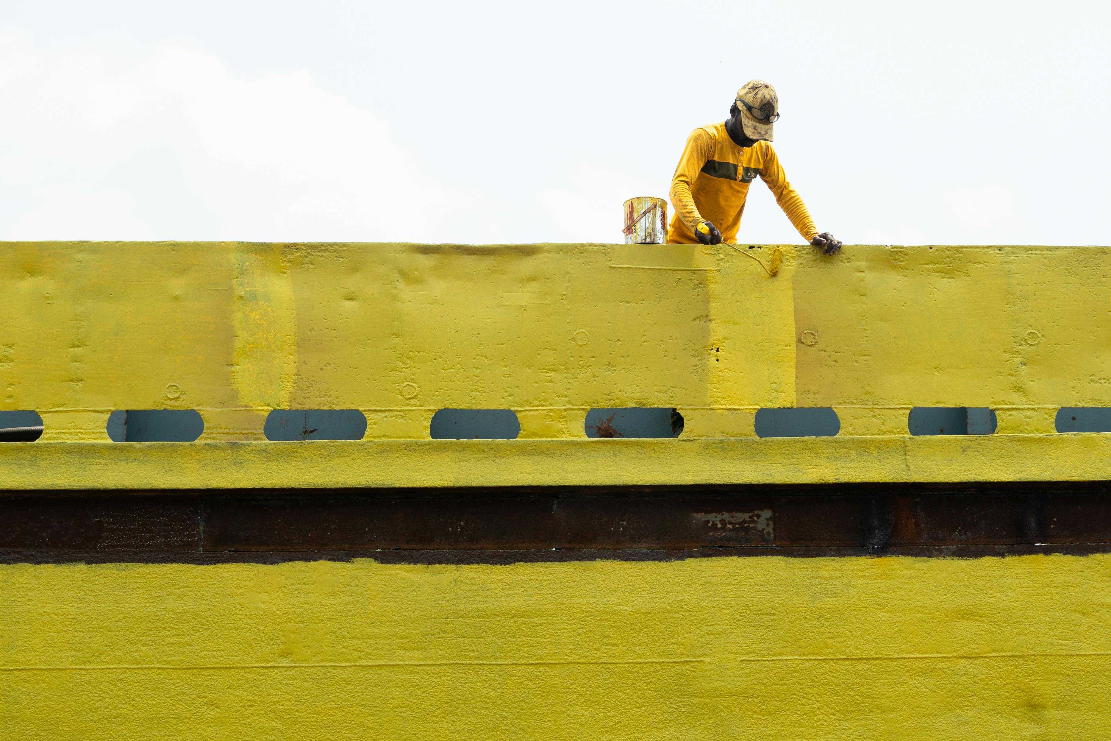 노란 봉투와 노동 관련 이미지