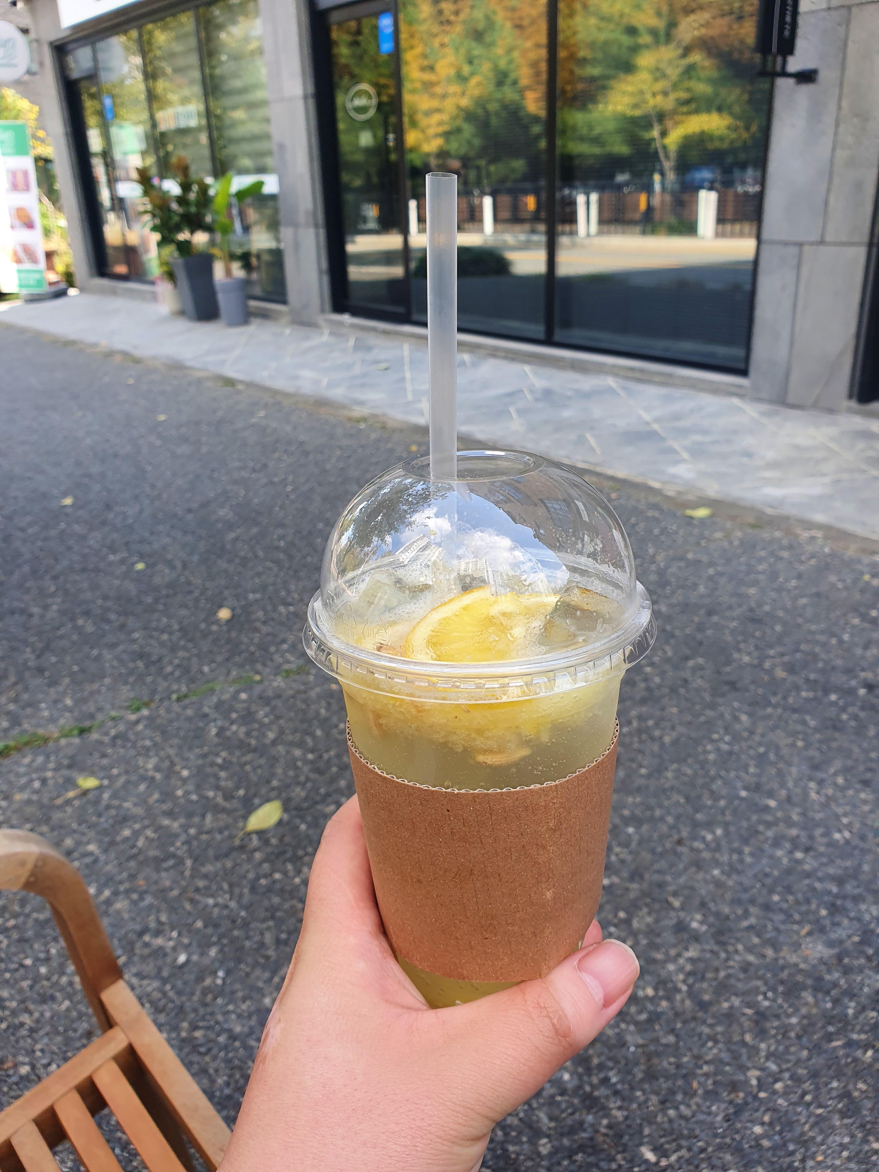 봄길국수에서 파는 레몬에이드 진짜 레몬이 많이 들어감!