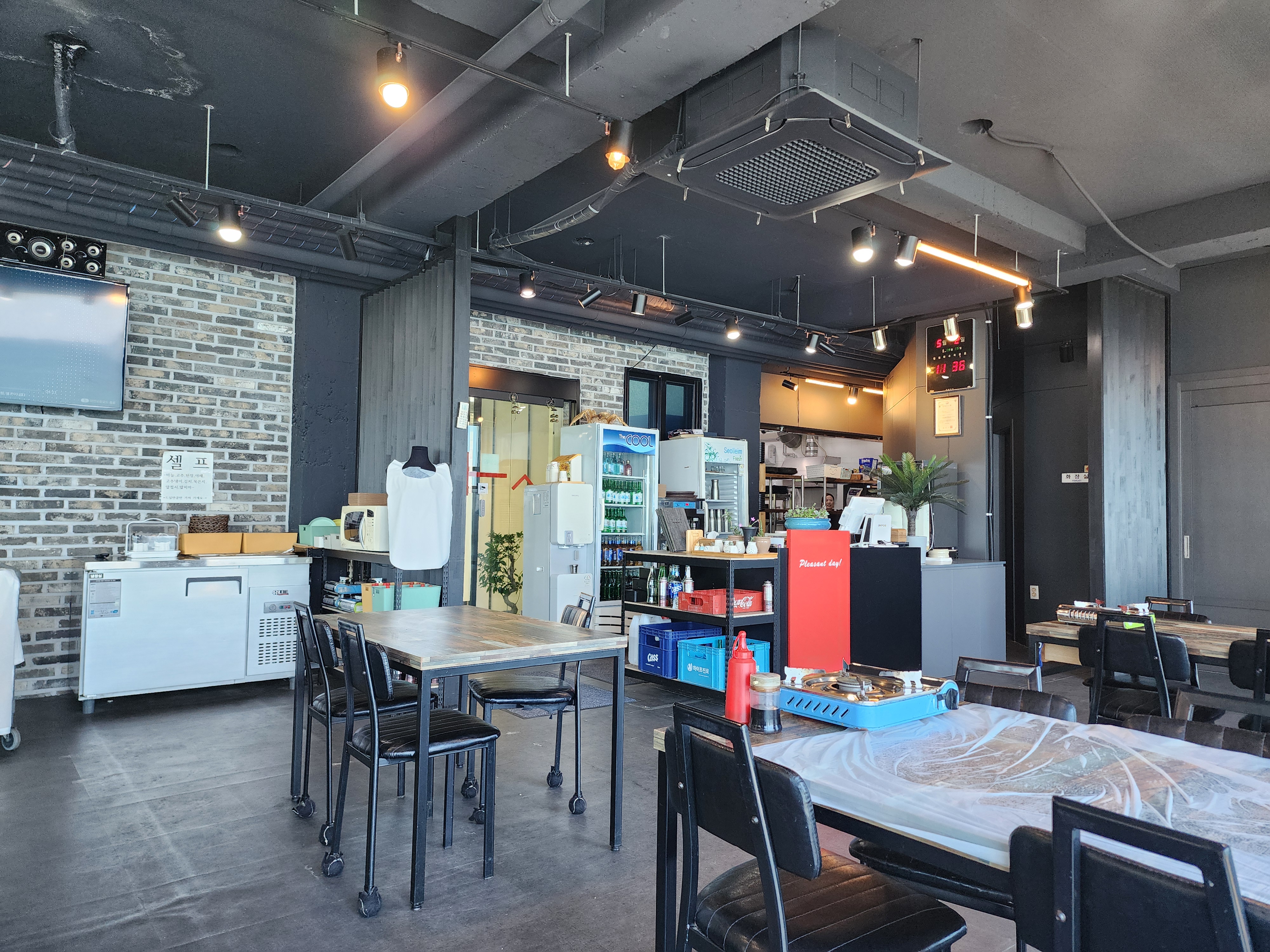 영덕 맛집 <기분좋은날> 식당 내부 모습