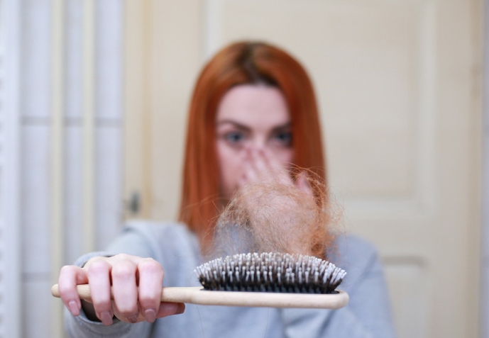 건강한 모발을 유지하기 위해 먹어야 하는 12가지 음식