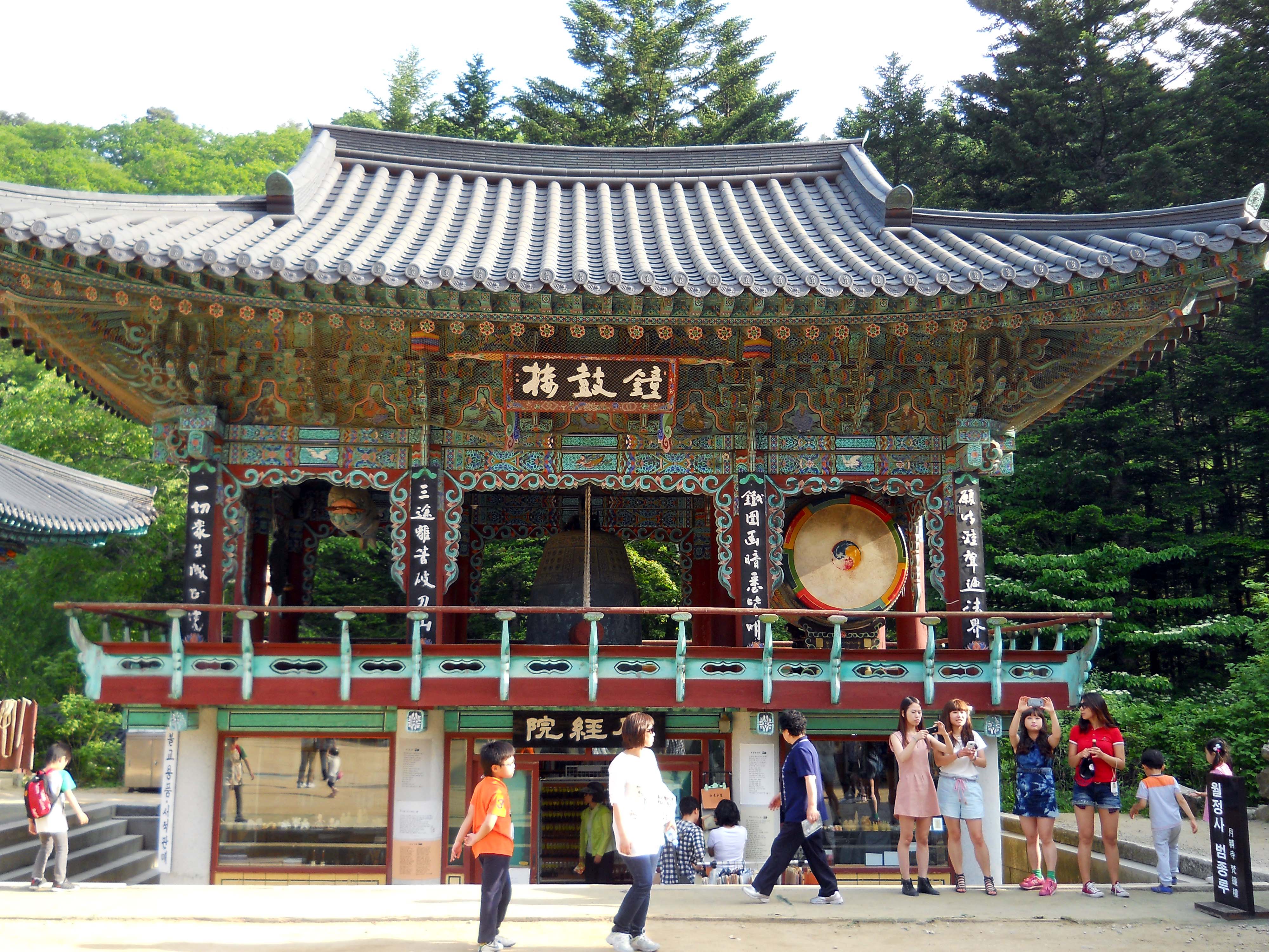 오대산 월정사 앞 전나무숲길