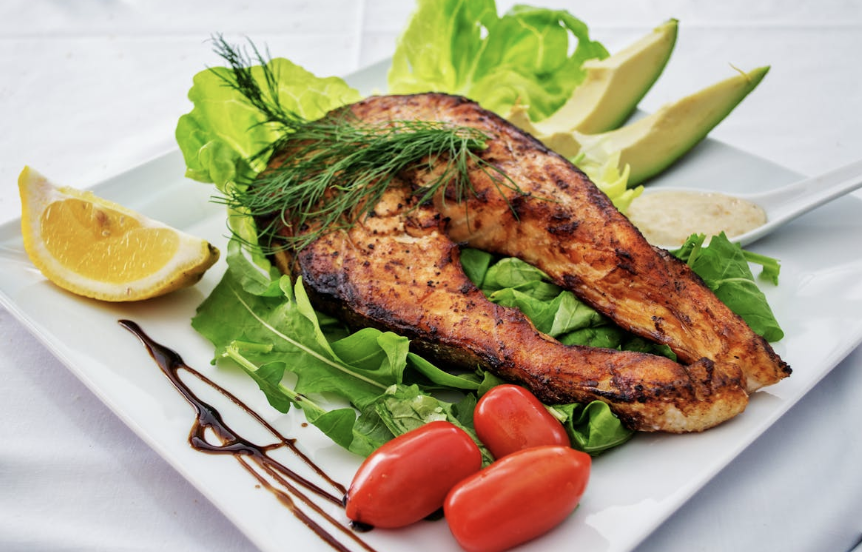 식사 속도가 건강에 미치는 영향과 그 중요성에 대한 고찰