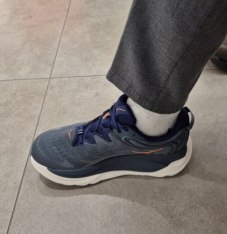 호카 가비오타 6 매장 피팅