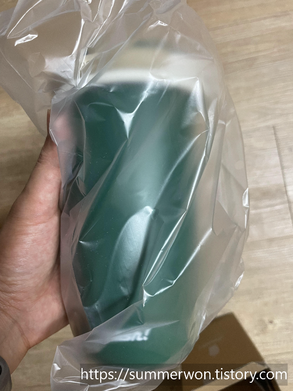 텀블러 포장되어있는 사진