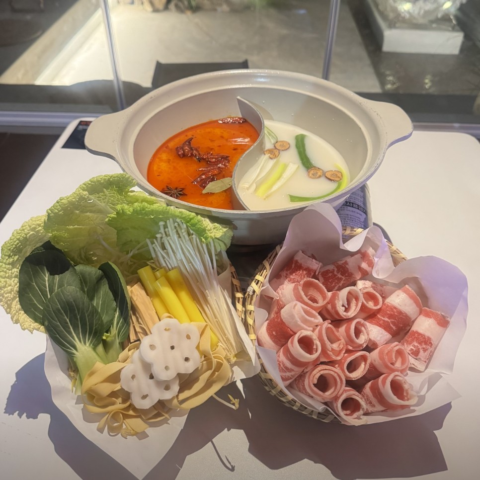 구룡관 혜화본점, 한옥에서 즐기는 치즈마라전골의 깊은 맛은 어떨까?