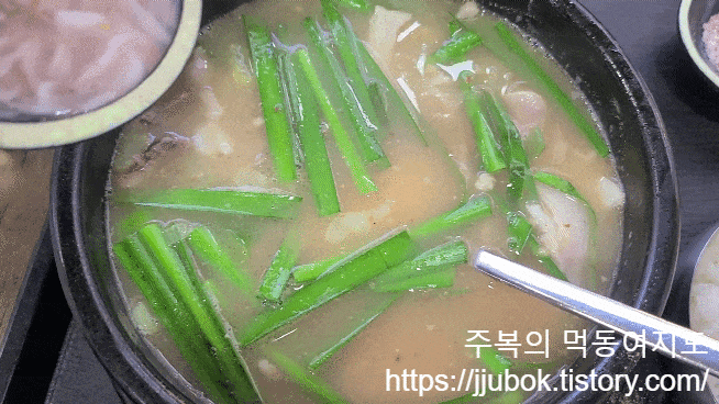 신포순대-사골-순대국-새우젓-섞기