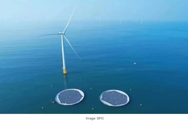 세계 최초 해상풍력 연계 해상 부유식 태양광 발전소 VIDEO: The world's first far-reaching sea wind-solar floating photovoltaic project put into use in Shandong