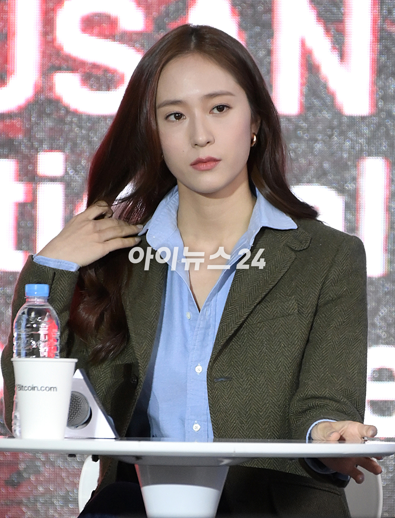 배우 정수정(크리스탈)이 7일 오후 부산광역시 해운대구 영화의전당에서 진행된 제28회 부산국제영화제 &#39;거미집&#39; 오픈토크에 참석하고 있다. [사진=정소희 기자]