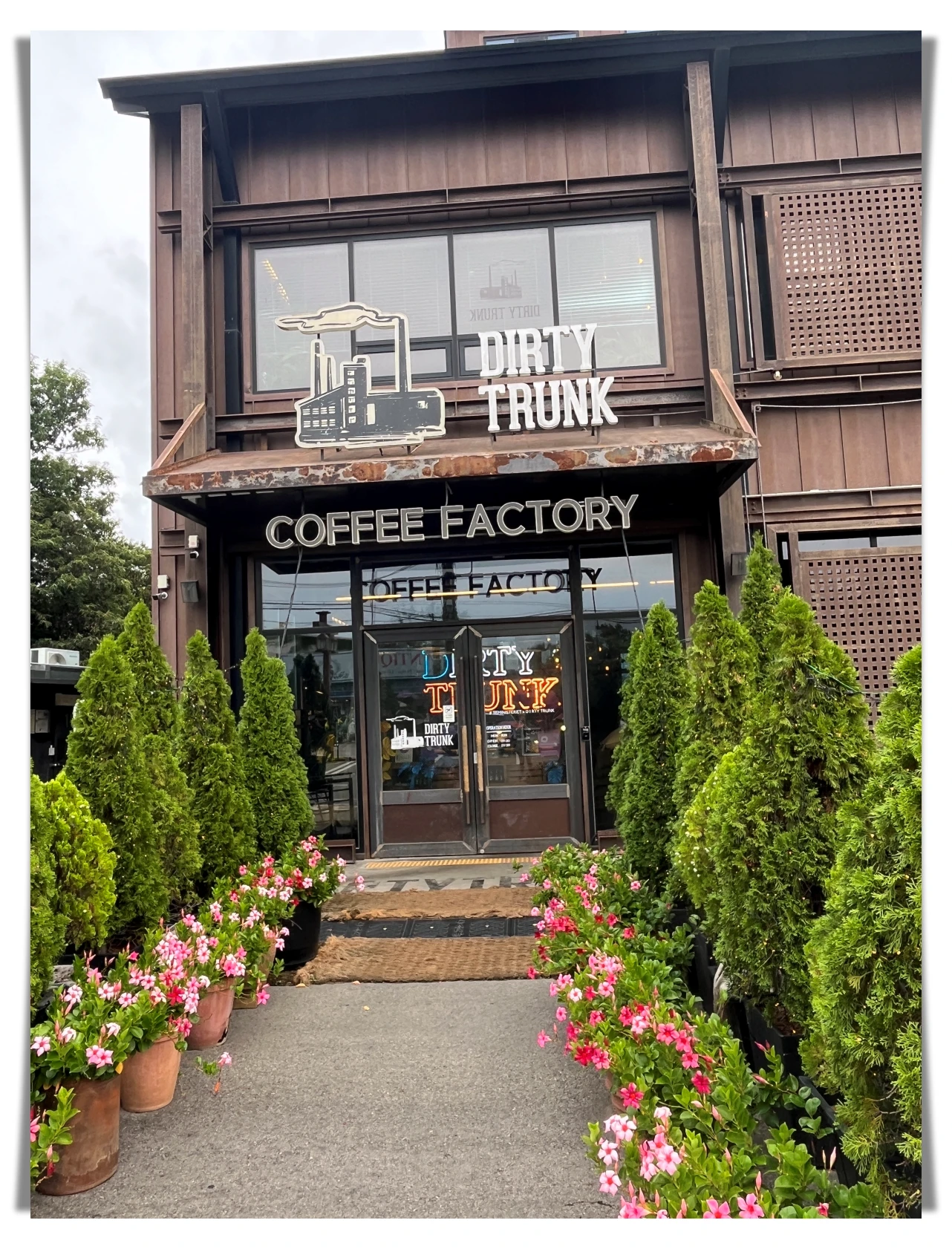 더티트렁크-입구