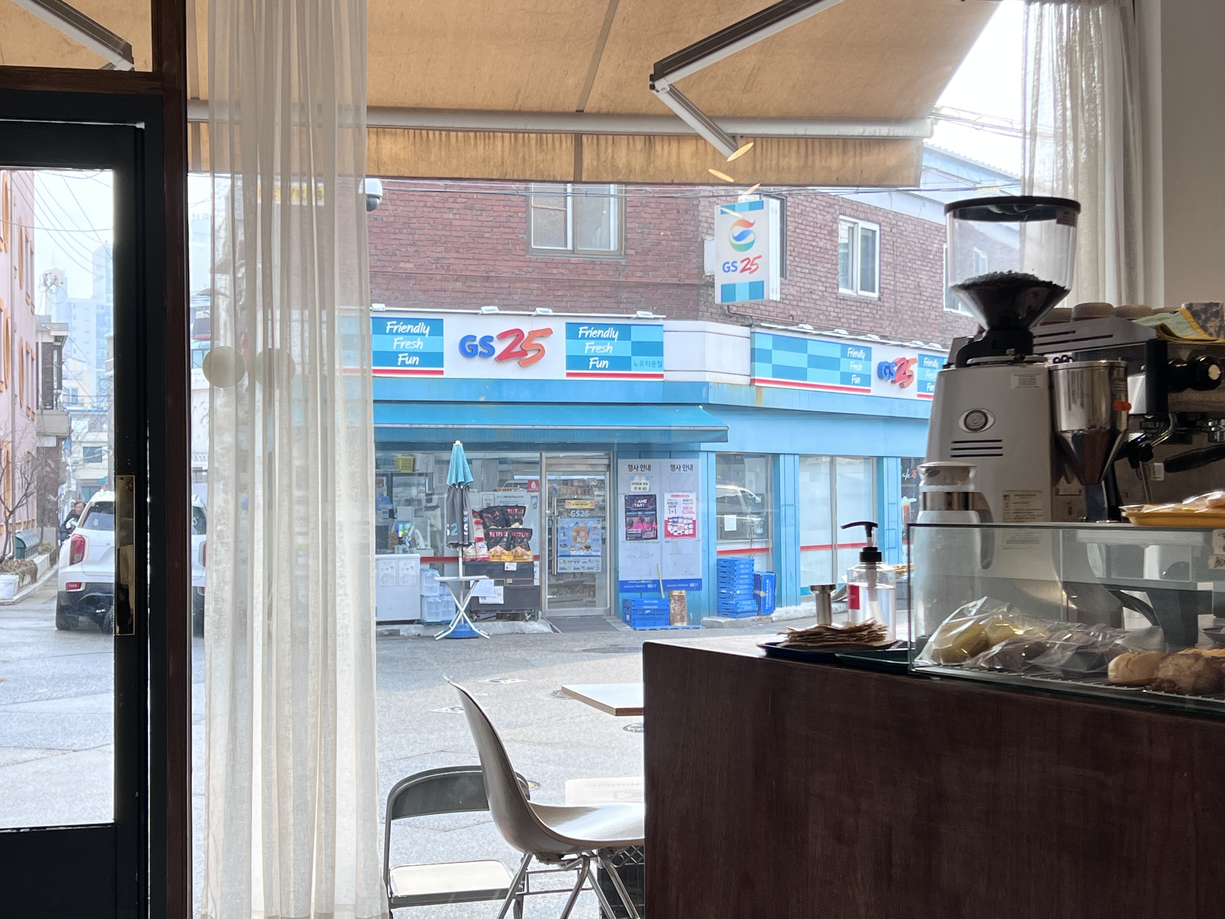 데이오프(day-off) 카페 실내