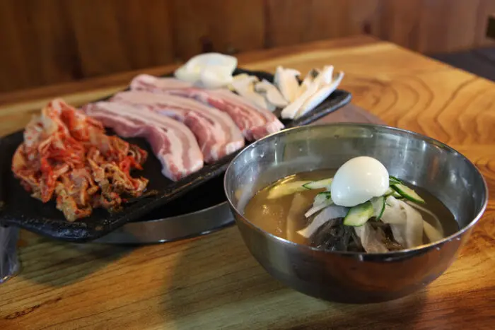 삼겹살과 냉면은 최악의 궁합?...이렇게 먹으면 좋은 음식들