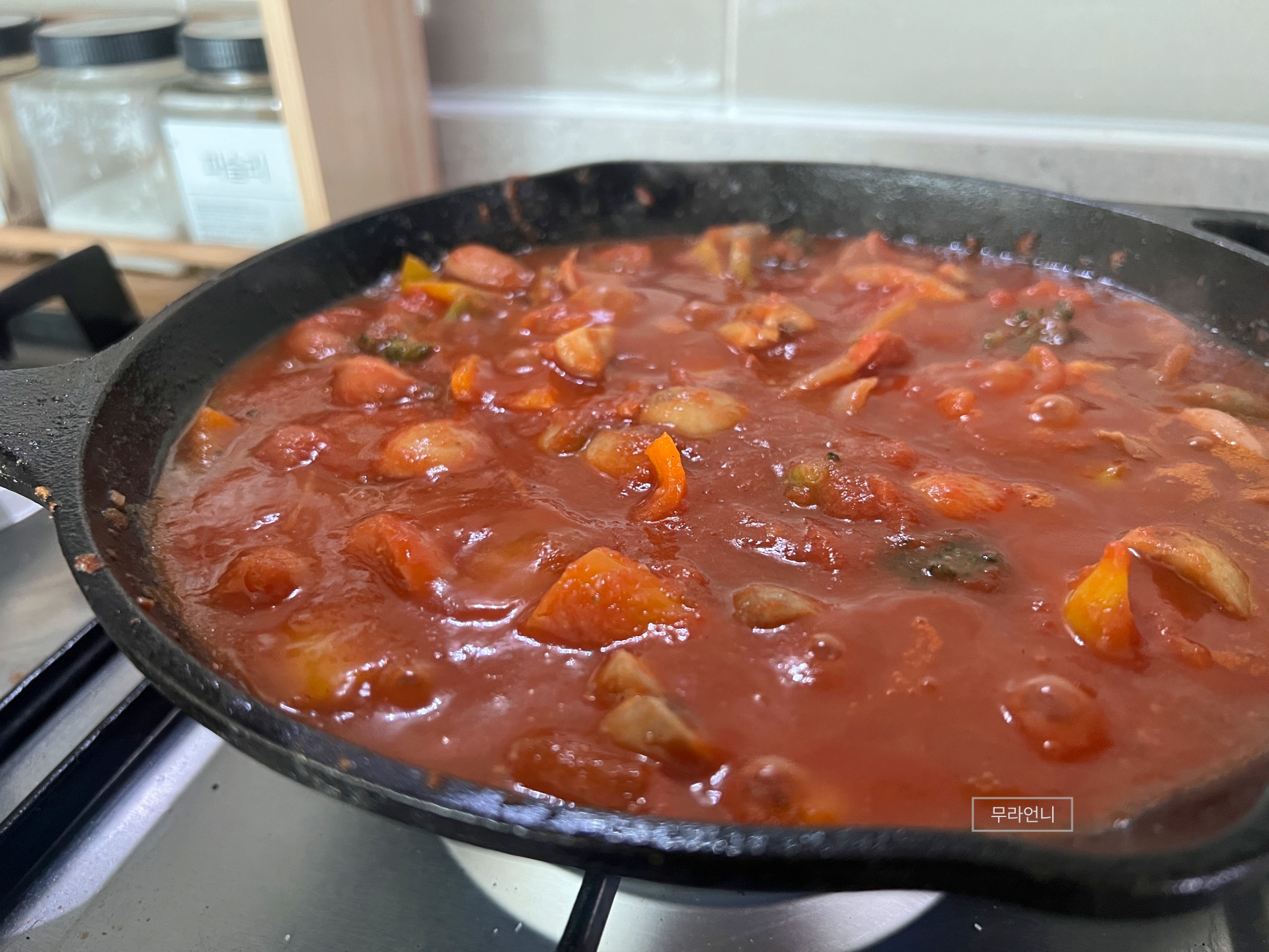 중불에서 끓이면서 간맞추기