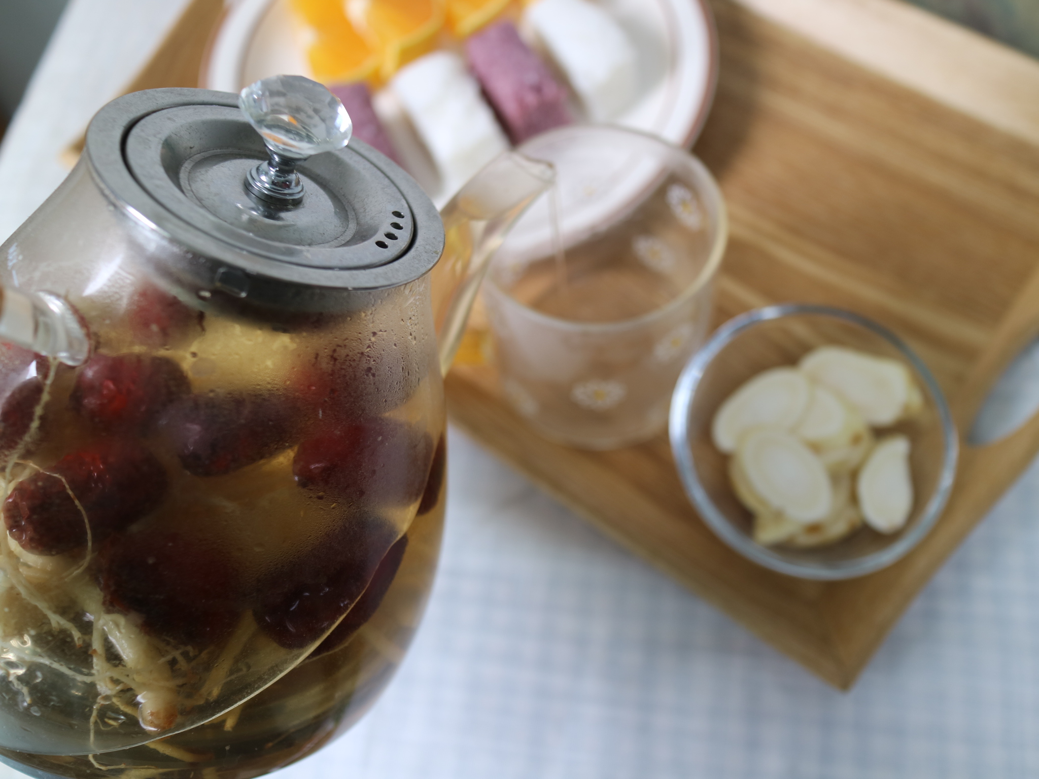 인삼과 대추를 함께 넣고 달여 마시는 인삼대추차 사진 - 소음인(少陰人)에게 맞는 음식