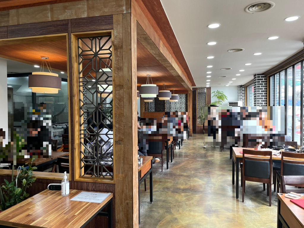 우리설렁탕 입구에서 바라본 홀