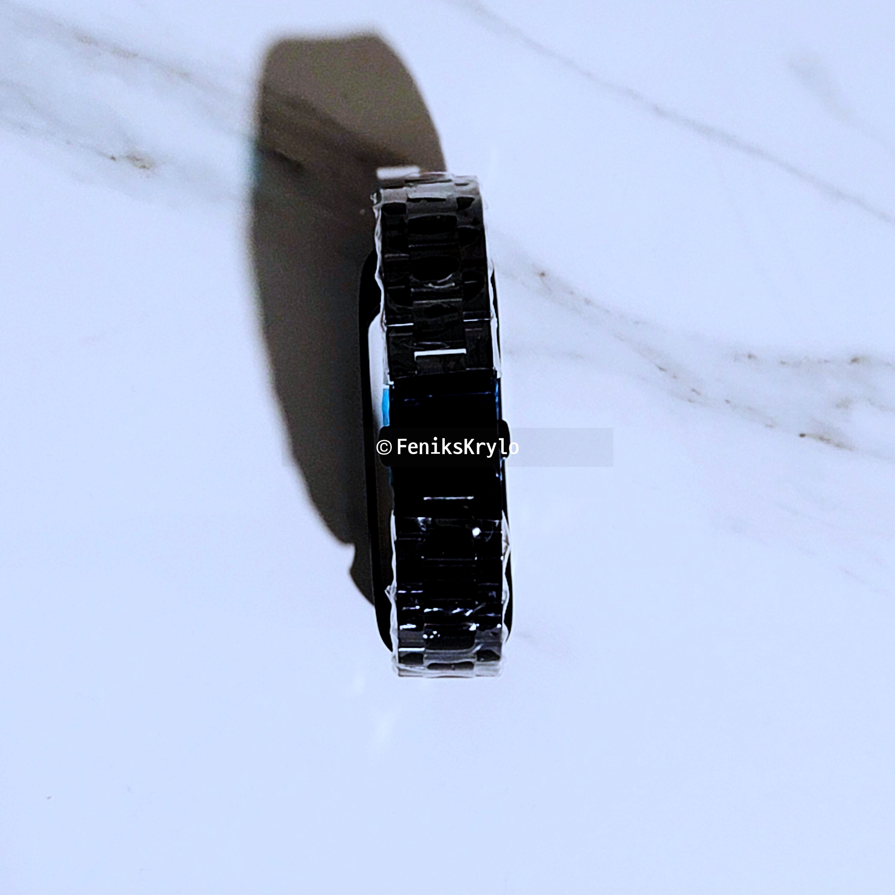 갤럭시-핏2-블랙-메탈-스트랩모습이다.