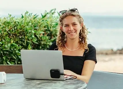 소셜 감옥 탈출: 소셜 미디어로부터 벗어나 디지털 디톡스 찾는 방법