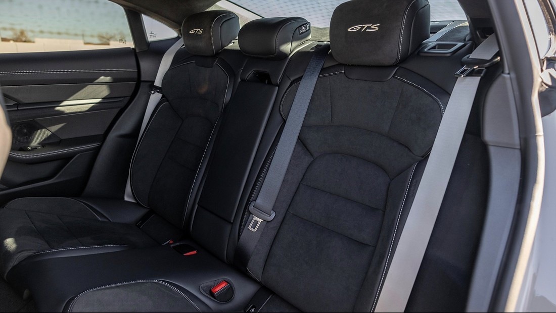 포르쉐 타이칸 GTS 2022년식 2열시트 사진 출처 다음자동차