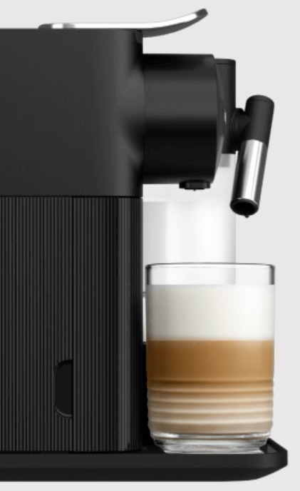 라티시마 원 F121 측면