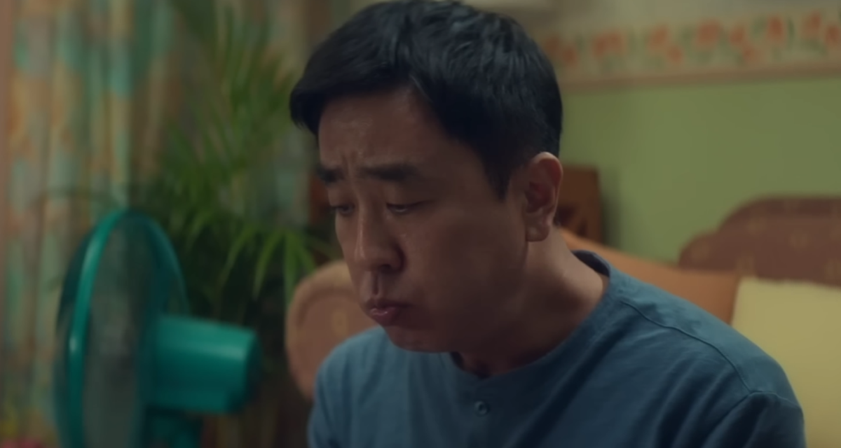 무빙시즌1에서 고기먹는 구룡포 스틸컷
