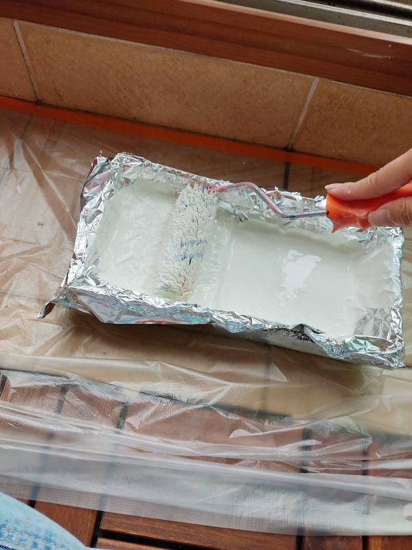 트레이에서 여러번 굴리는 롤러