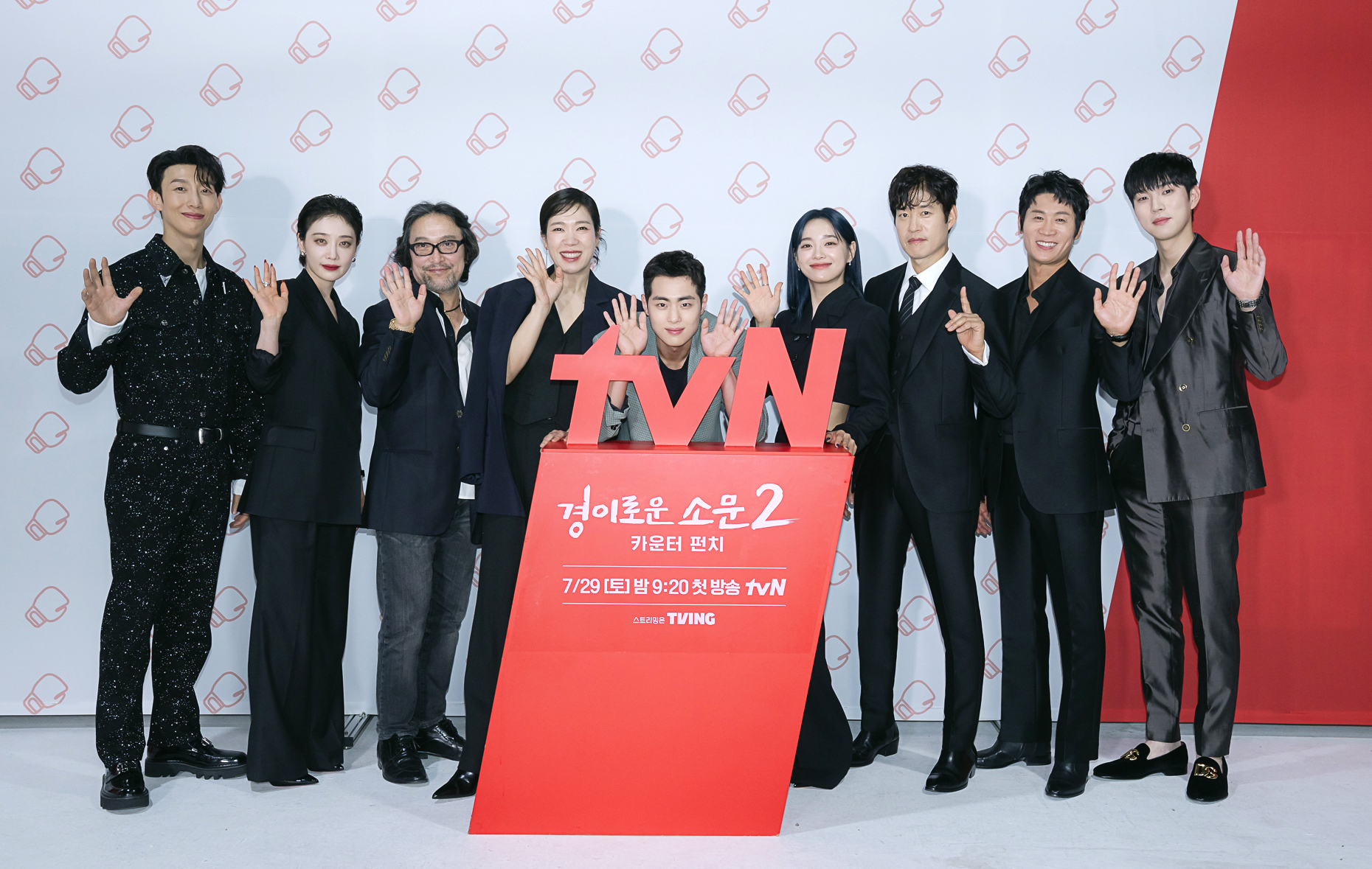 '경이로운 소문2: 카운터 펀치' 제작발표회에서 조병규와 유준상, 김세정, 염혜란, 안석환, 진선규, 강기영, 김히어라, 유인수가 포토타임을 갖고 있다. [사진=tvN]