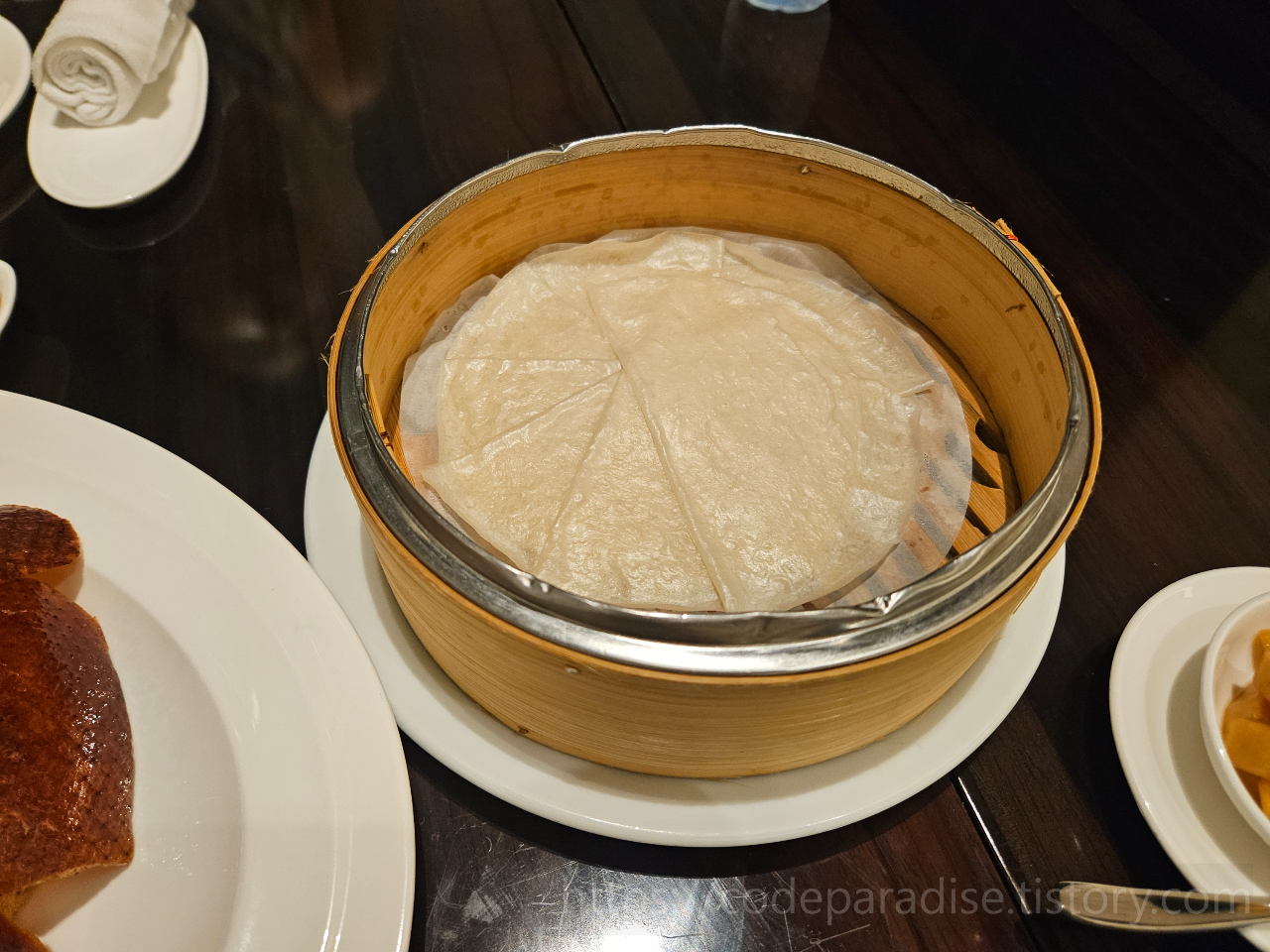 ํธํ
์ฌ์ง