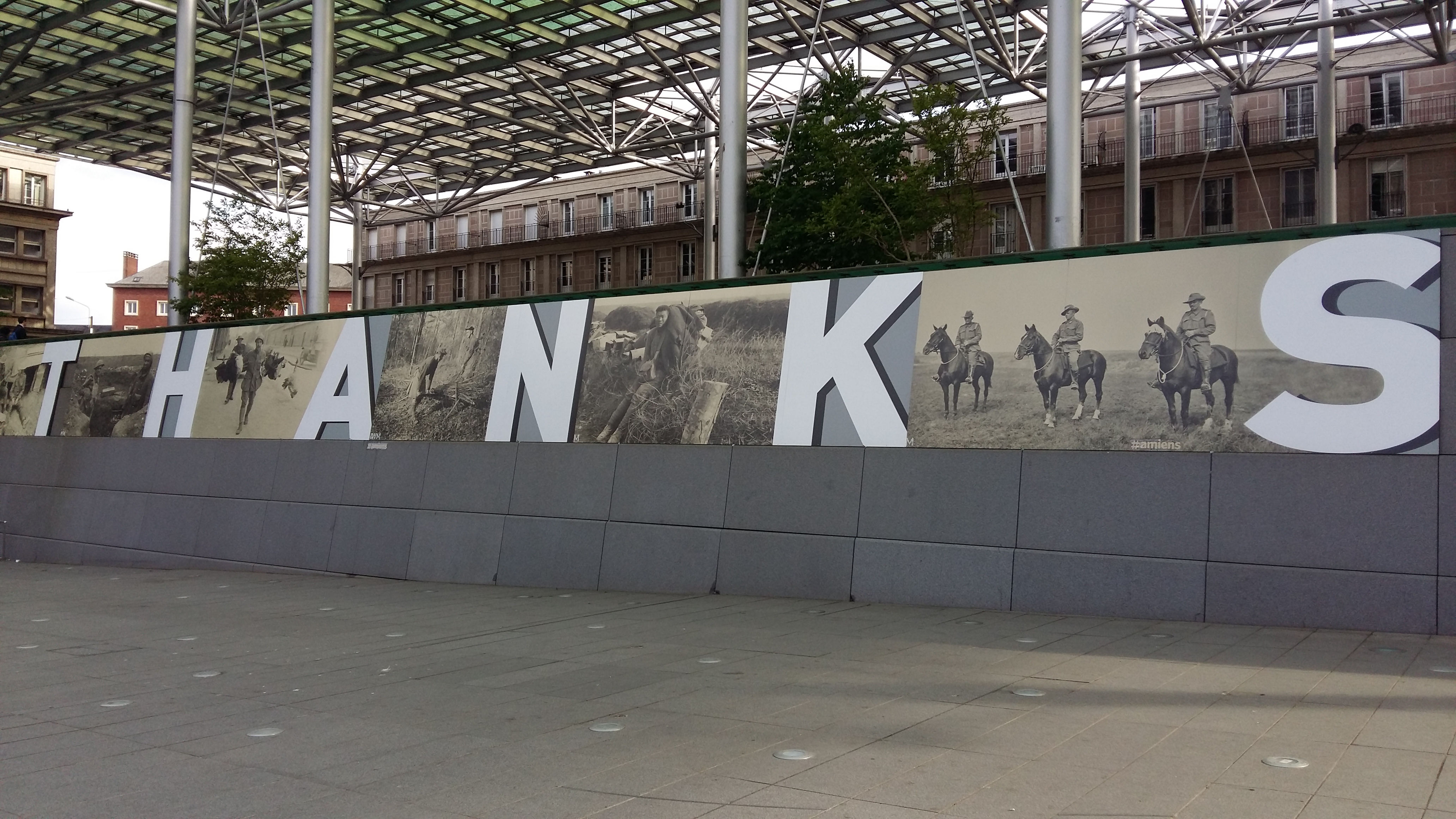 프랑스 아미앵 기차역 문구