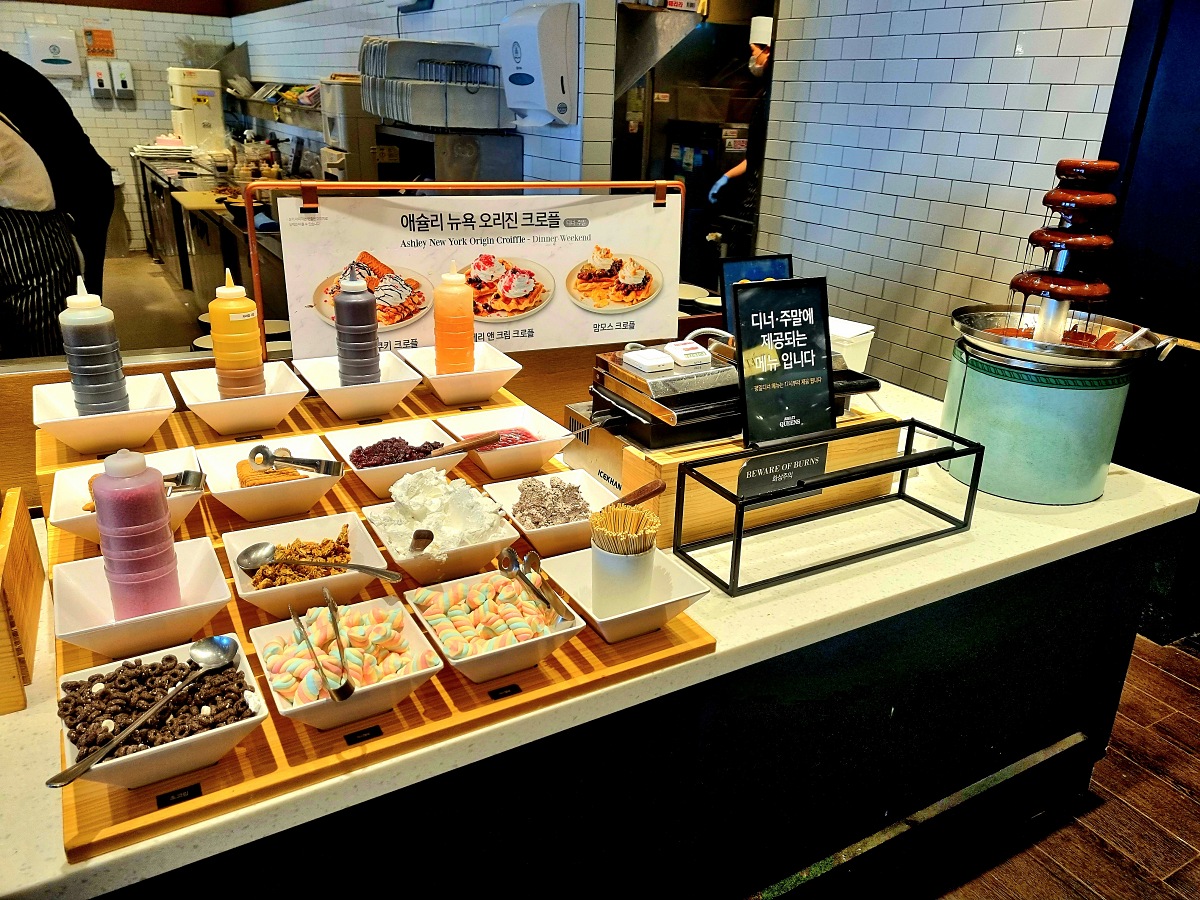 서울 롯데몰, 롯데백화점 김포공항점: 2024 크리스마스 대형 트리, 애슐리퀸즈 예약, 무료 주차 방법