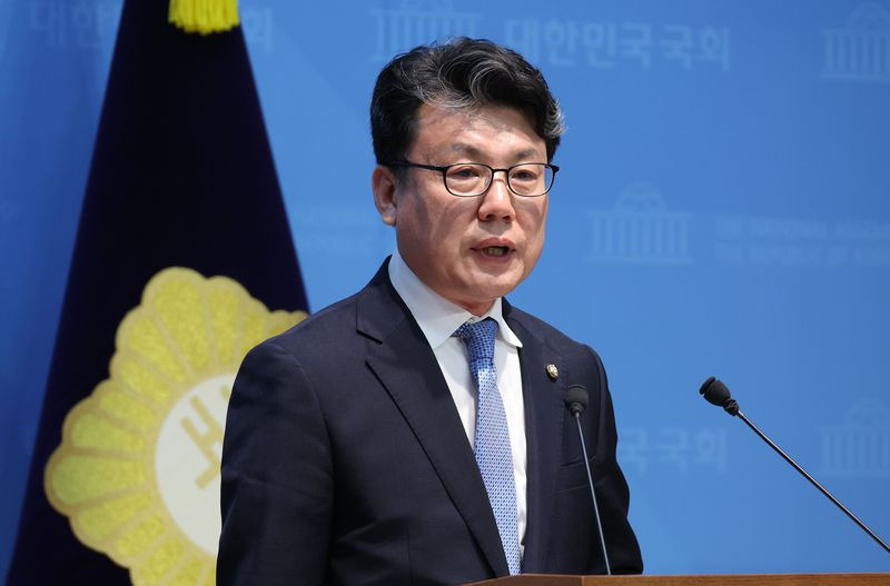 진성준 국방위원장 미국 비자 거부 관련 보도 인물 자료 이미지 15A