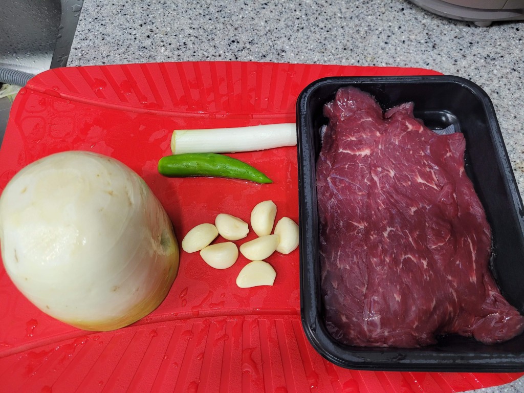 우둔살과 쇠고기 무국 재료 준비