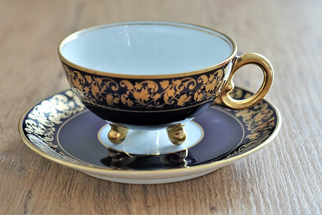 천 년의 푸른빛을 굽는 사람들 — 우즈베키스탄 실크로드 도공, 수자르(Sozar)의 이야기