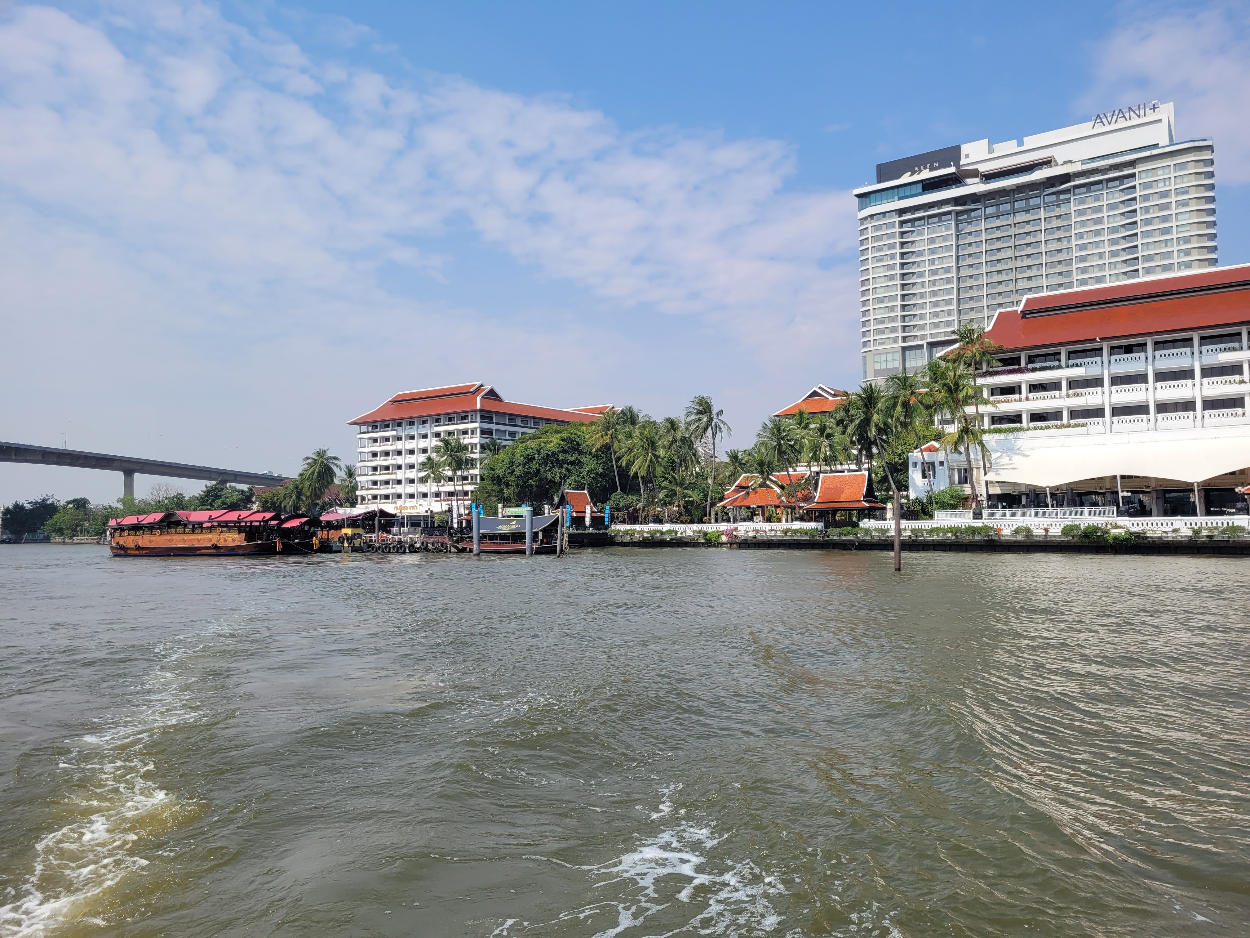 무료 셔틀에서 바라본 아난타라 리버사이드 리조트