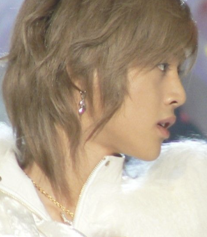 김현중 옆태