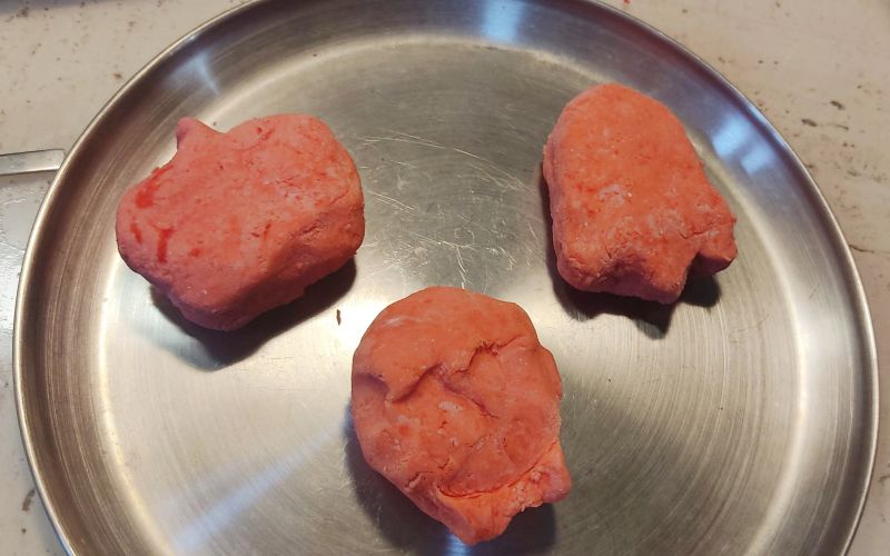 3등분으로 나눠서 무언가 모양을 만드는 사진