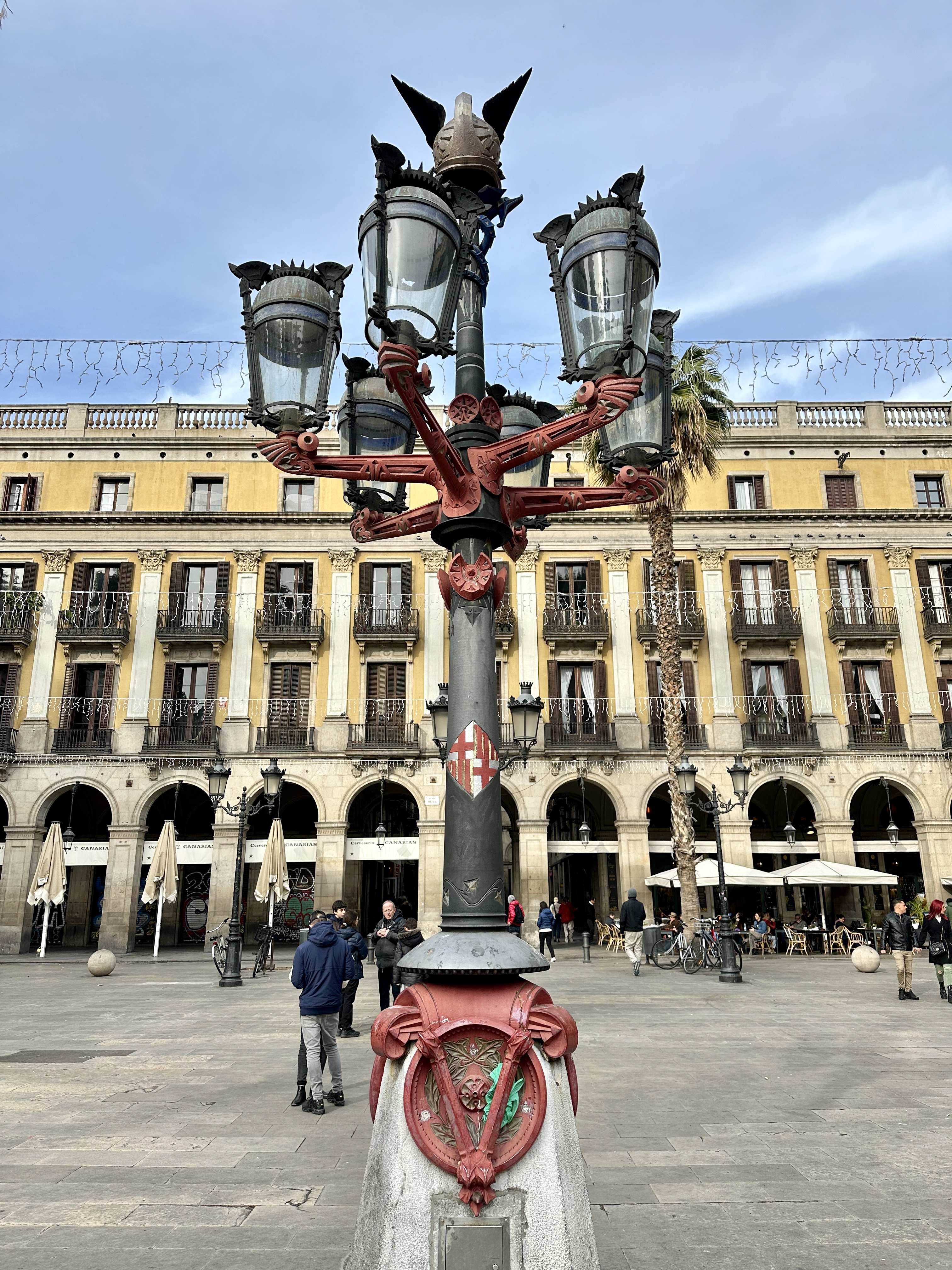 레알광장 가우디 가로등