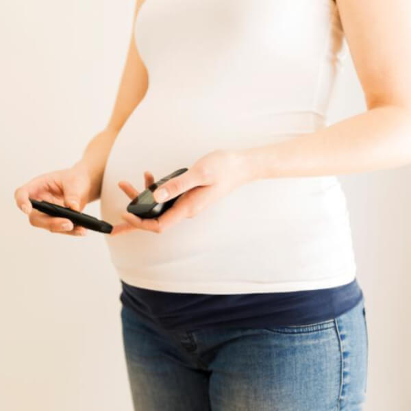 서있는-임산부-여성