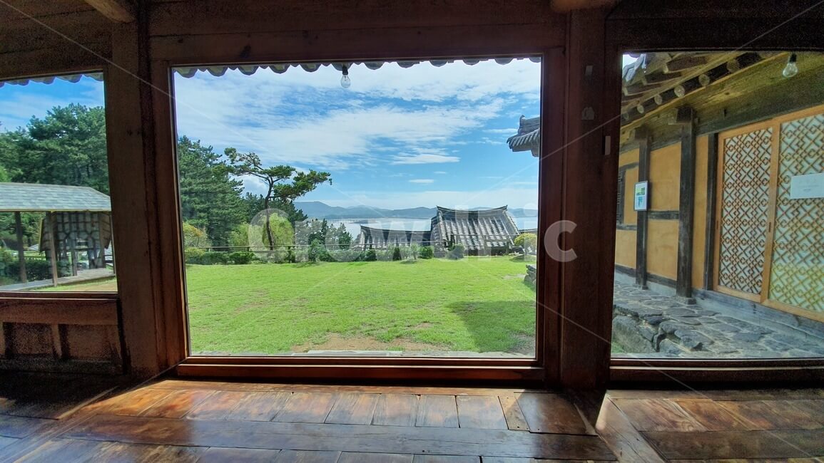 자연과의 조화를 통해 생활의 편안함과 안락함을 제공합니다.