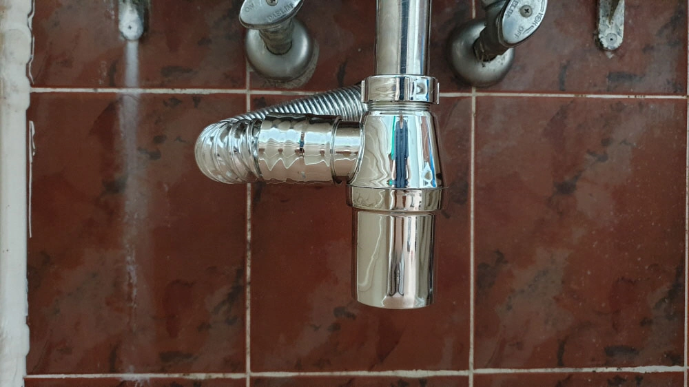 세면대 배수관 트랩 배관 교체 완료 모습