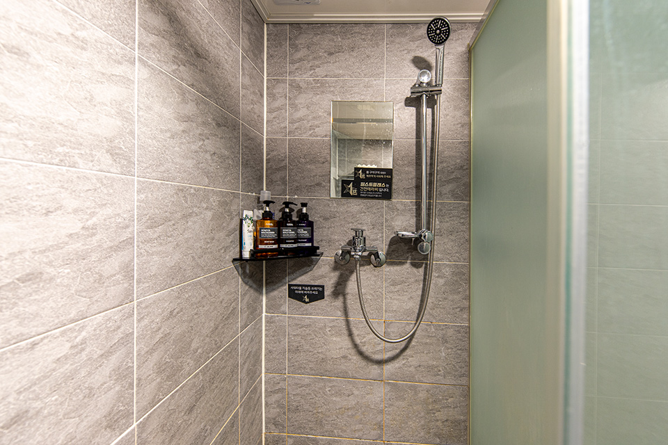 강남 신사동 마사지 퍼스트클레스테라피 샤워실