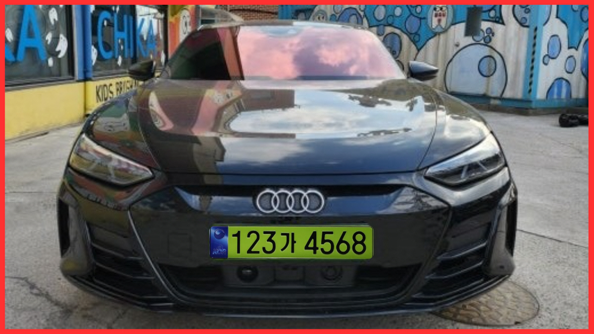 연두색 번호판을 단 법인 고급 승용차 예시, 2024년부터 8천만 원 이상 법인차 의무 적용