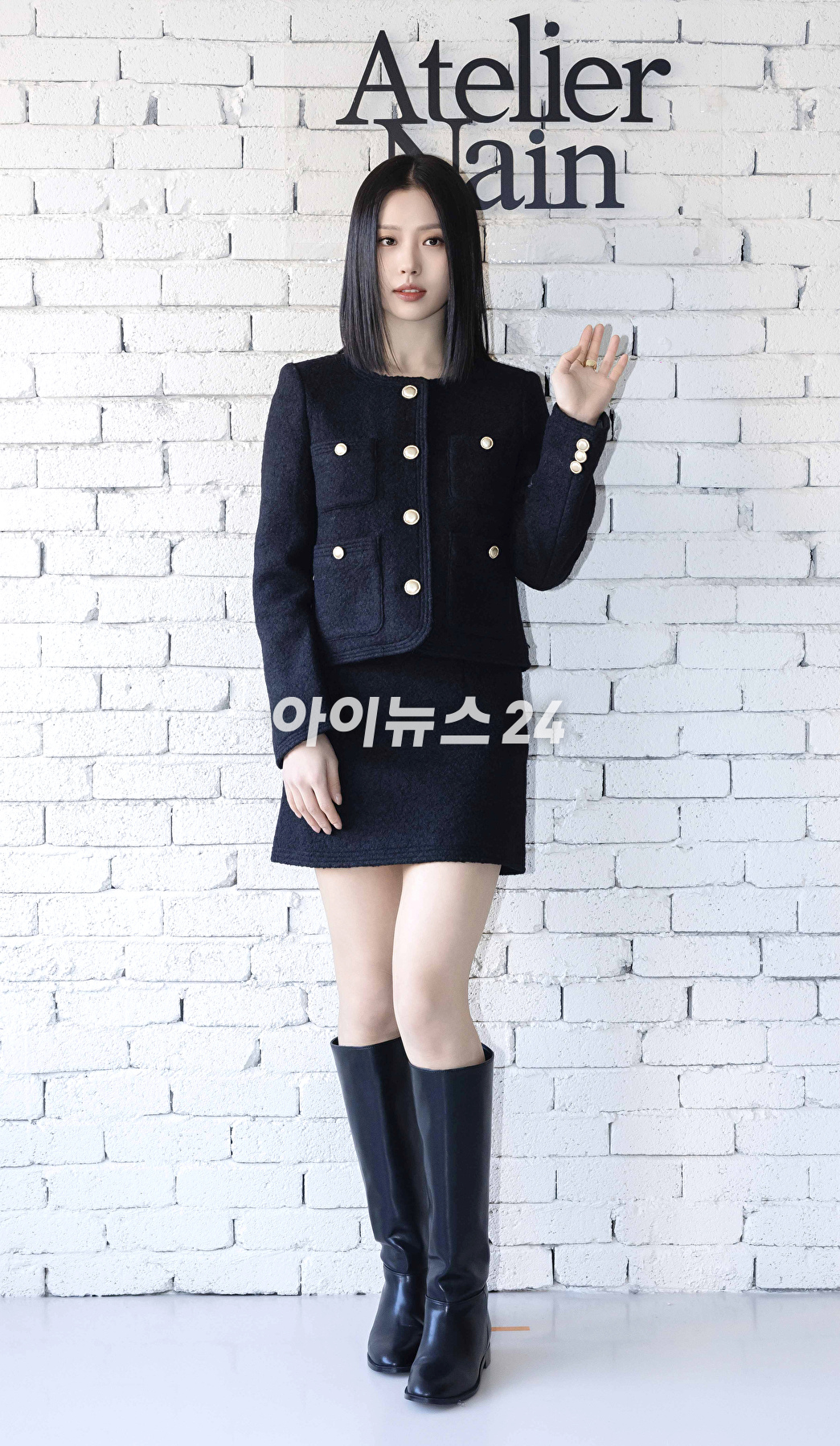 배우 고민시가 21일 서울 용산구 한남동에서 진행된 컨템포러리 여성 브랜드 아틀리에 나인 한남 플래그십 스토어 오픈행사에 참석하고 있다. [사진=아틀리에 나인(Atelier Nain)]